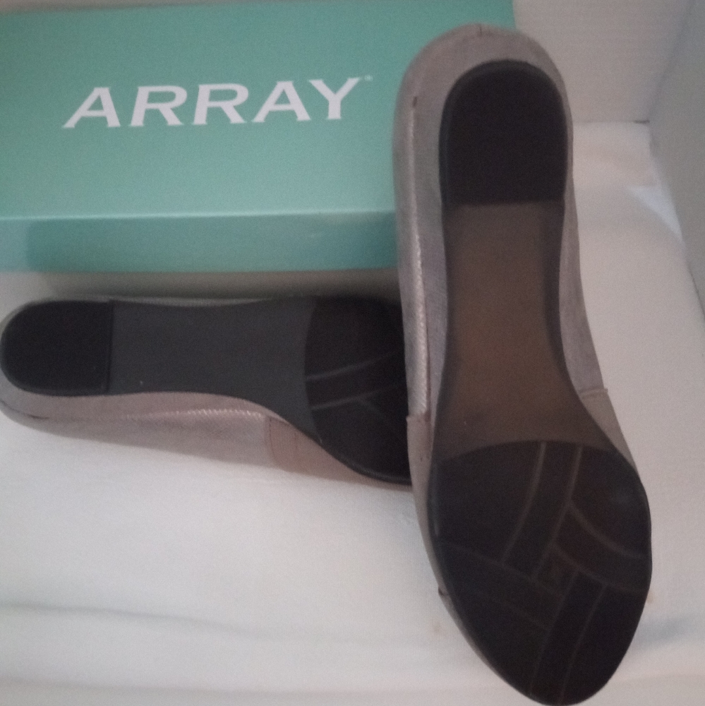 Woman's slip on size 12 shoes - Picture 4 of 8